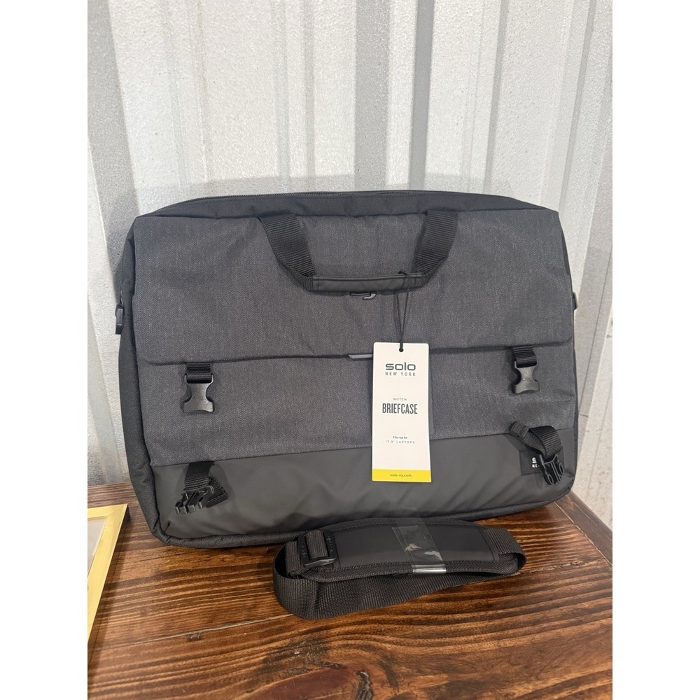 solo New York Notch Briefcase shoulder Bag for 17.3" Laptop Black New With Tags
